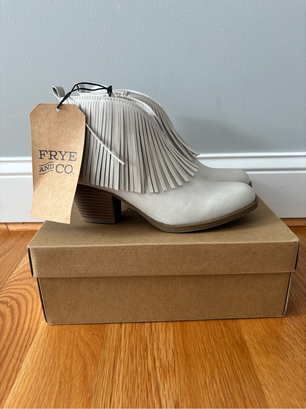 Brand New In Box Frye & Co Women's Fringe Leather Ankle Boot in Cream Size 8